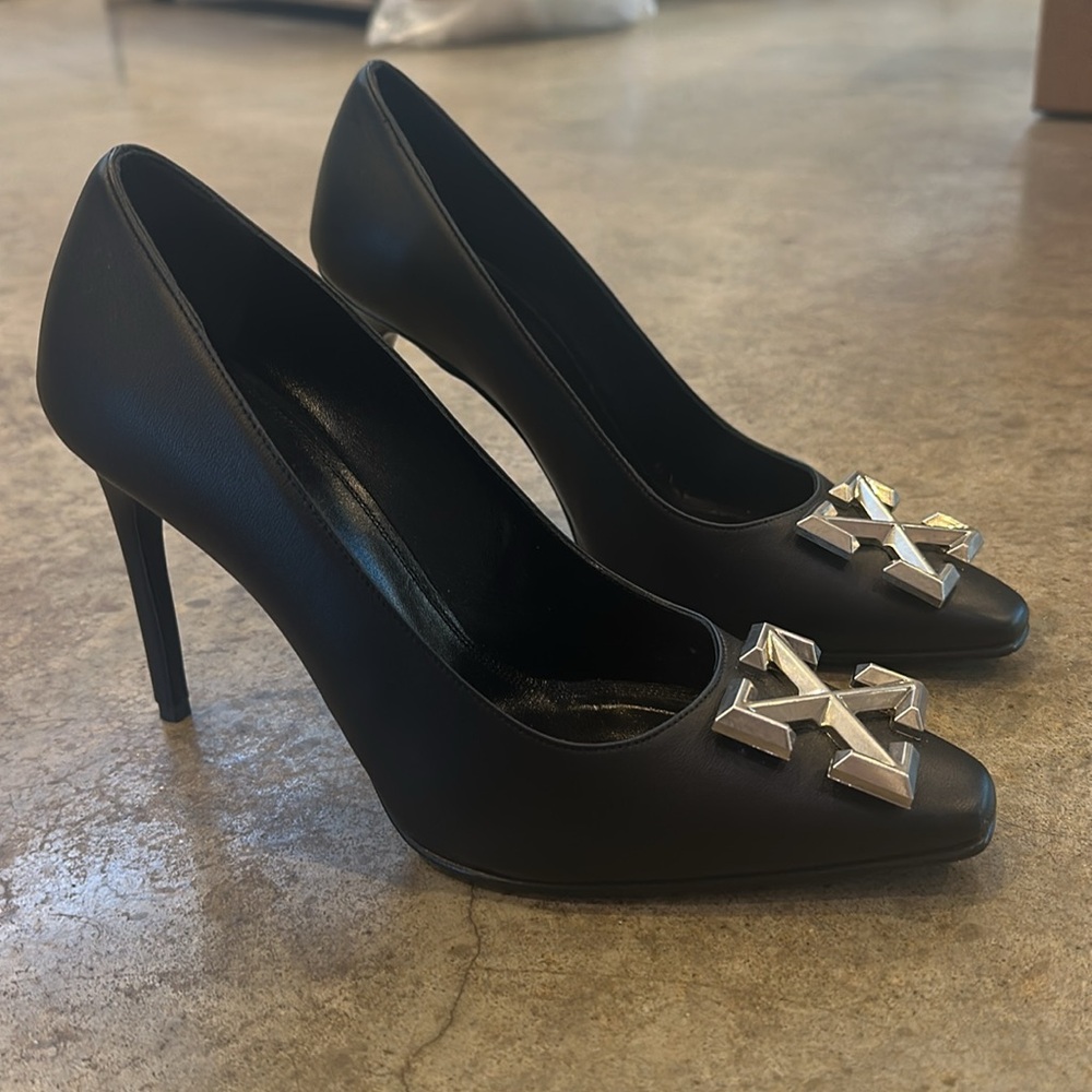 Off-White / Virgil Abloh Silver Metal Arrow Toe Heeled Black Pump Logo Shoe